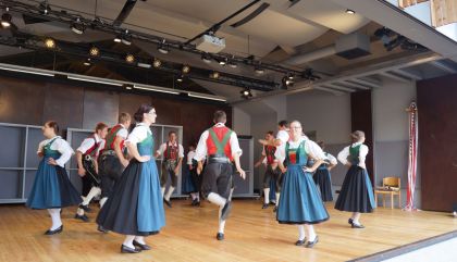 AnraserKirchtag_Auftritt-c--trachtengruppeanras