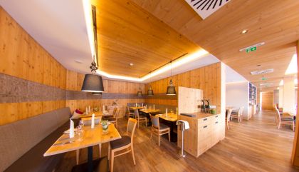 outsideinside2_c_hotzler