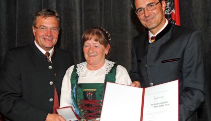 Paula Hainzer aus Oberlienz für Verdienste um das Sozialwesen