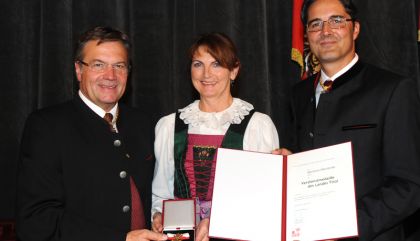 Marianna Oberdorfer aus Dölsach für Verdienste um die Schneidermeisterei