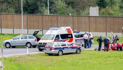 Zu einem Verkehrsunfall kam es heute Nachmittag gegen 13.00 Uhr auf der B100 der Drautalbundesstrasse im Gemeindegebiet von Assling.