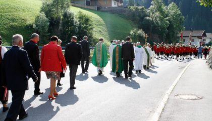 Mit einem Festgottesdienst in der Pfarrkirche St. Gertraud und anschließender Agape wurde Dekan „Gustl“ Ortner am Sonntag, 3.8., in seiner Heimatgemeinde gefeiert.