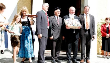 Mit einem Festgottesdienst in der Pfarrkirche St. Gertraud und anschließender Agape wurde Dekan „Gustl“ Ortner am Sonntag, 3.8., in seiner Heimatgemeinde gefeiert.