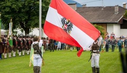 130 junge Rekruten leisteten ihren Treueeid
