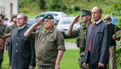 130 junge Rekruten leisteten ihren Treueeid