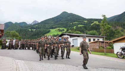 130 junge Rekruten leisteten ihren Treueeid