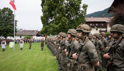 130 junge Rekruten leisteten ihren Treueeid