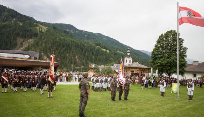 130 junge Rekruten leisteten ihren Treueeid