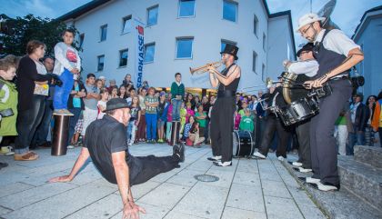 Große OLALA-Eröffnung zum 23. Straßentheater