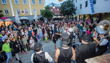 Große OLALA-Eröffnung zum 23. Straßentheater