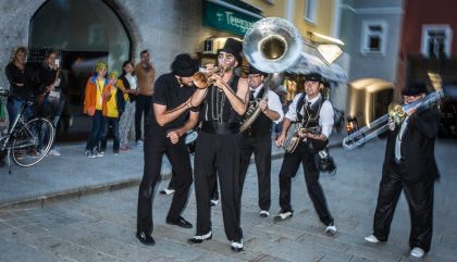 Große OLALA-Eröffnung zum 23. Straßentheater