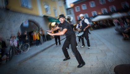 Große OLALA-Eröffnung zum 23. Straßentheater