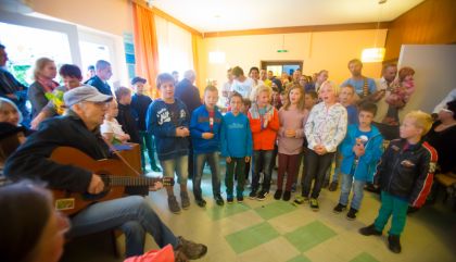 Im Flüchtlingsheim in der Angerburg feierte man am 12.9. unter dem Motto „18 Nationen – ein Zuhause” ein würdiges Jubiläumsfest aus Anlass des 10-jährigen Bestehens.