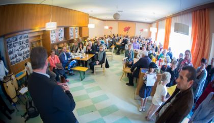 Im Flüchtlingsheim in der Angerburg feierte man am 12.9. unter dem Motto „18 Nationen – ein Zuhause” ein würdiges Jubiläumsfest aus Anlass des 10-jährigen Bestehens.