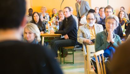 Im Flüchtlingsheim in der Angerburg feierte man am 12.9. unter dem Motto „18 Nationen – ein Zuhause” ein würdiges Jubiläumsfest aus Anlass des 10-jährigen Bestehens.