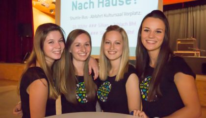 Das HAK-Quartett (Lara Raffaella, Verena, Chiara und Tatjana) freut sich über den Erfolg des Matura-Projektes.