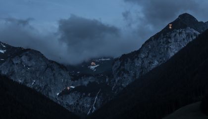 Leuchtende Berggipfel in Kartitsch