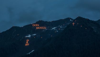 Leuchtende Berggipfel in Kartitsch