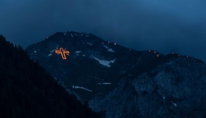 Leuchtende Berggipfel in Kartitsch