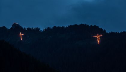 Leuchtende Berggipfel in Kartitsch