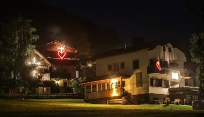 Leuchtende Berggipfel in Kartitsch