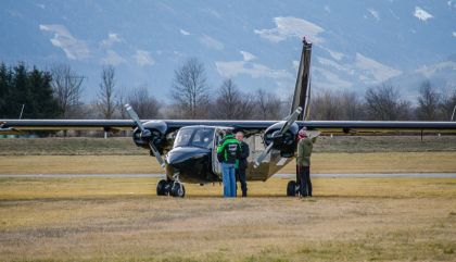 James Bond-Dreh: Norman Islander gelandet