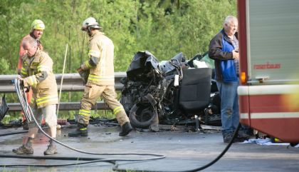 Kollision mit Lkw: Frau schwerstverletzt