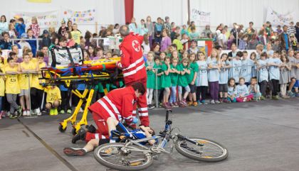 In der Dolomitenhalle wurde heute gemeinsam gekämpft, gerätselt und gelacht: Mit viel Action und Spaß ging das Tiroler Landesfinale der Kindersicherheitsolympiade über die Bühne.