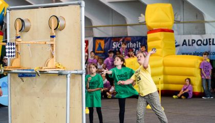 In der Dolomitenhalle wurde heute gemeinsam gekämpft, gerätselt und gelacht: Mit viel Action und Spaß ging das Tiroler Landesfinale der Kindersicherheitsolympiade über die Bühne.