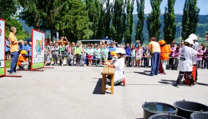 In der Dolomitenhalle wurde heute gemeinsam gekämpft, gerätselt und gelacht: Mit viel Action und Spaß ging das Tiroler Landesfinale der Kindersicherheitsolympiade über die Bühne.