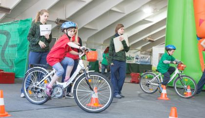 In der Dolomitenhalle wurde heute gemeinsam gekämpft, gerätselt und gelacht: Mit viel Action und Spaß ging das Tiroler Landesfinale der Kindersicherheitsolympiade über die Bühne.