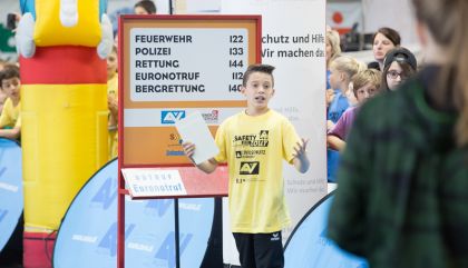 In der Dolomitenhalle wurde heute gemeinsam gekämpft, gerätselt und gelacht: Mit viel Action und Spaß ging das Tiroler Landesfinale der Kindersicherheitsolympiade über die Bühne.