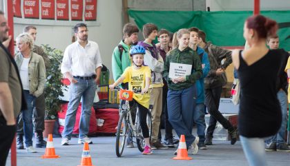 In der Dolomitenhalle wurde heute gemeinsam gekämpft, gerätselt und gelacht: Mit viel Action und Spaß ging das Tiroler Landesfinale der Kindersicherheitsolympiade über die Bühne.