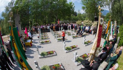 Mit einer szenischen Lesung startete am 29.5. die Gedenkwoche aus Anlass der Ereignisse vor 70 Jahren. Heute fand am Kosakenfriedhof in Lienz eine Gedenkmesse statt.