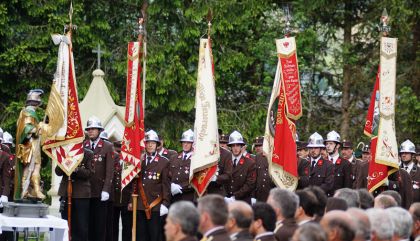 Großer Aufmarsch der Florianijünger beim 123. Bezirksfeuerwehrtag in Prägraten a.G.: Die Feuerwehren Osttirols demonstrierten Stärke und Einsatzbereitschaft.