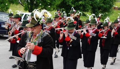 Großer Aufmarsch der Florianijünger beim 123. Bezirksfeuerwehrtag in Prägraten a.G.: Die Feuerwehren Osttirols demonstrierten Stärke und Einsatzbereitschaft.