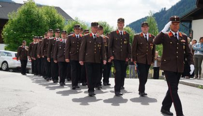 Großer Aufmarsch der Florianijünger beim 123. Bezirksfeuerwehrtag in Prägraten a.G.: Die Feuerwehren Osttirols demonstrierten Stärke und Einsatzbereitschaft.