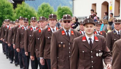 Großer Aufmarsch der Florianijünger beim 123. Bezirksfeuerwehrtag in Prägraten a.G.: Die Feuerwehren Osttirols demonstrierten Stärke und Einsatzbereitschaft.