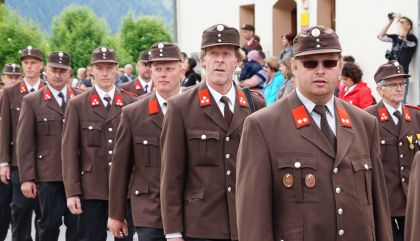 Großer Aufmarsch der Florianijünger beim 123. Bezirksfeuerwehrtag in Prägraten a.G.: Die Feuerwehren Osttirols demonstrierten Stärke und Einsatzbereitschaft.