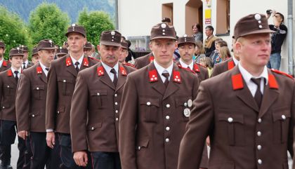 Großer Aufmarsch der Florianijünger beim 123. Bezirksfeuerwehrtag in Prägraten a.G.: Die Feuerwehren Osttirols demonstrierten Stärke und Einsatzbereitschaft.
