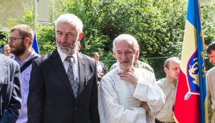Hunderte, darunter viele Kosaken aus aller Welt, nahmen heute, 1. Juni 2015, in Lienz an der offiziellen Einweihung der Kosakenkapelle in der Peggetz teil.