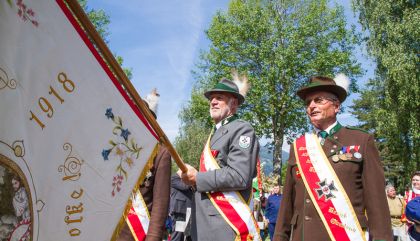 Hunderte, darunter viele Kosaken aus aller Welt, nahmen heute, 1. Juni 2015, in Lienz an der offiziellen Einweihung der Kosakenkapelle in der Peggetz teil.