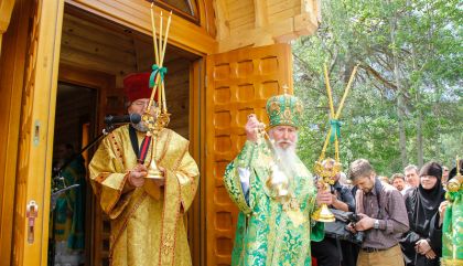 Hunderte, darunter viele Kosaken aus aller Welt, nahmen heute, 1. Juni 2015, in Lienz an der offiziellen Einweihung der Kosakenkapelle in der Peggetz teil.