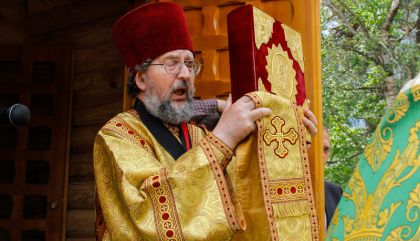 Hunderte, darunter viele Kosaken aus aller Welt, nahmen heute, 1. Juni 2015, in Lienz an der offiziellen Einweihung der Kosakenkapelle in der Peggetz teil.
