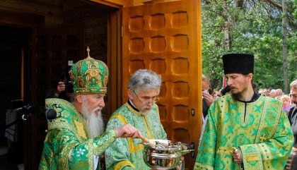 Hunderte, darunter viele Kosaken aus aller Welt, nahmen heute, 1. Juni 2015, in Lienz an der offiziellen Einweihung der Kosakenkapelle in der Peggetz teil.