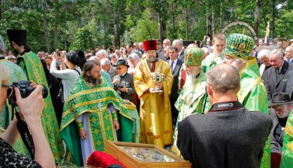 Hunderte, darunter viele Kosaken aus aller Welt, nahmen heute, 1. Juni 2015, in Lienz an der offiziellen Einweihung der Kosakenkapelle in der Peggetz teil.