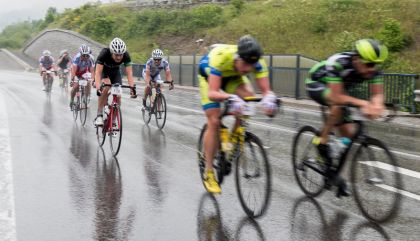 Nach wechselnden Witterungsbedingungen erreichte heute Bernhard Kohl nach 232 km mit über 13 Min. Vorsprung vor Daniel Rubisoier und Stefan Kirchmair als erster das Ziel.