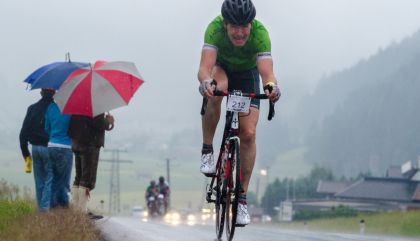 Nach wechselnden Witterungsbedingungen erreichte heute Bernhard Kohl nach 232 km mit über 13 Min. Vorsprung vor Daniel Rubisoier und Stefan Kirchmair als erster das Ziel.