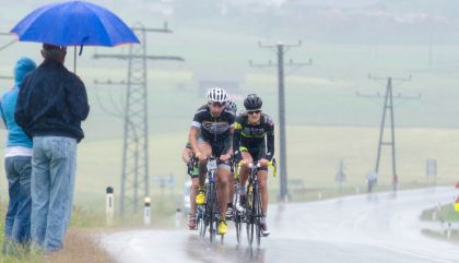 Nach wechselnden Witterungsbedingungen erreichte heute Bernhard Kohl nach 232 km mit über 13 Min. Vorsprung vor Daniel Rubisoier und Stefan Kirchmair als erster das Ziel.