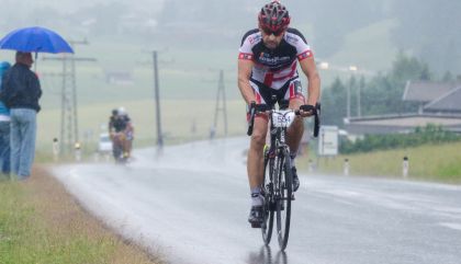Nach wechselnden Witterungsbedingungen erreichte heute Bernhard Kohl nach 232 km mit über 13 Min. Vorsprung vor Daniel Rubisoier und Stefan Kirchmair als erster das Ziel.